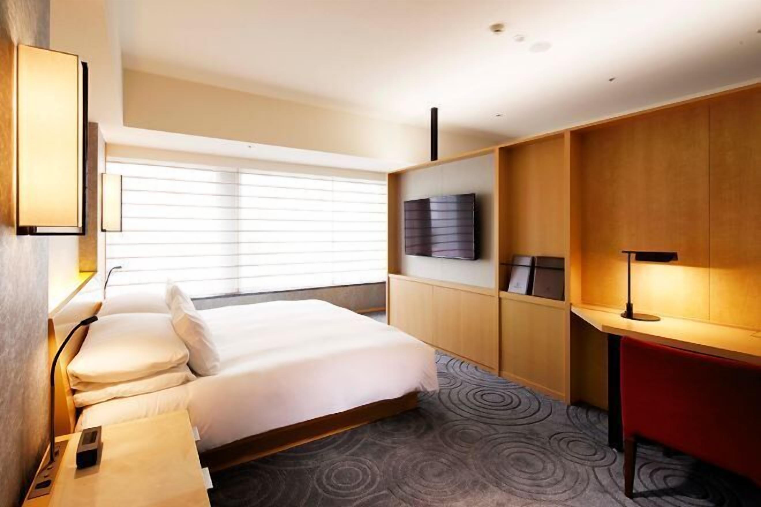 1 bedroom, down duvets, minibar, in-room safe