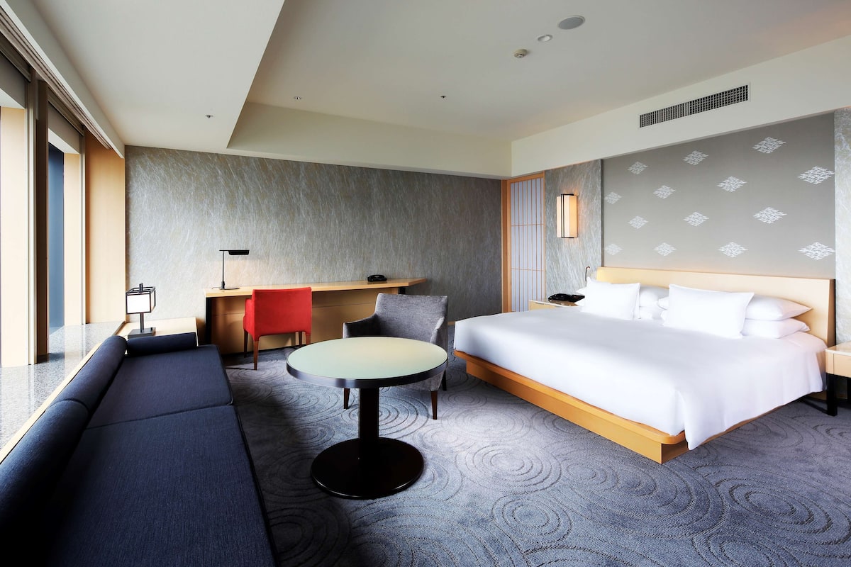 Club Premier King, Non Smoking (Breakfast & Club Lounge Access Included)