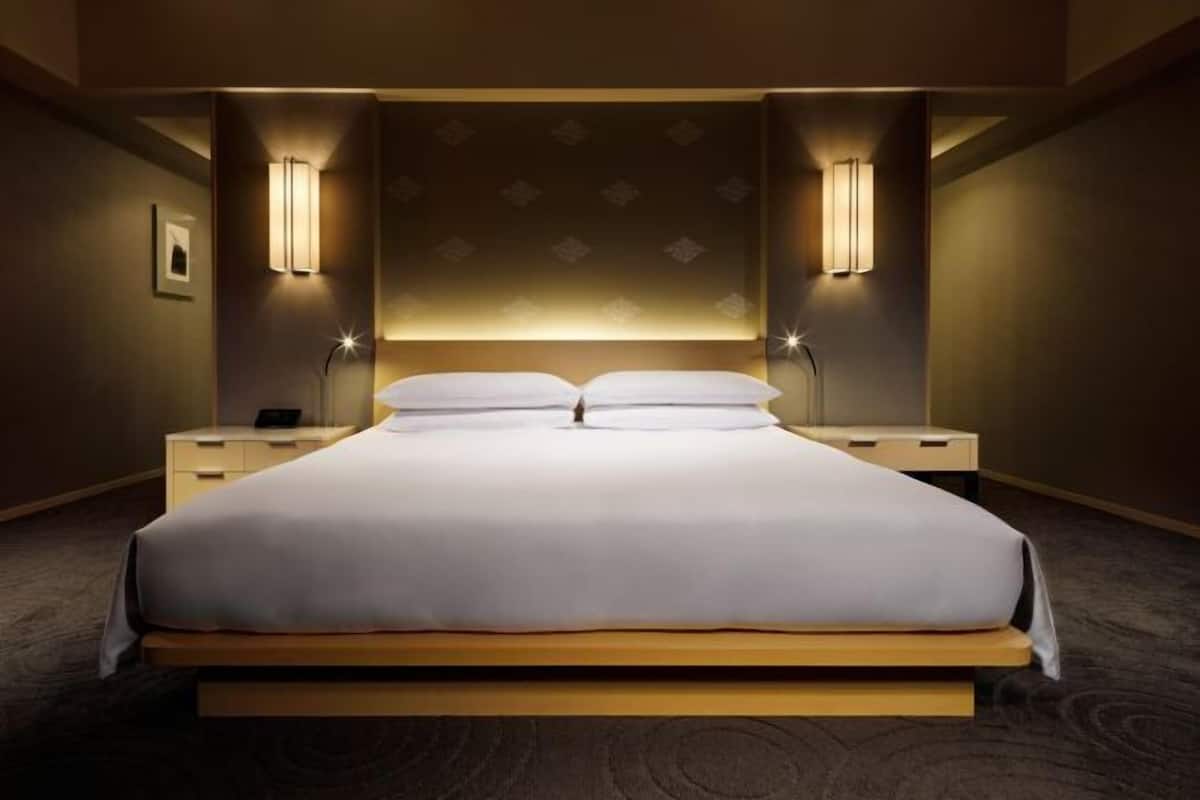 1 bedroom, down duvets, minibar, in-room safe