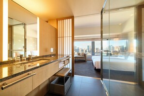 Deluxe Hollywood Twin, Non Smoking | 1 bedroom, down comforters, minibar, in-room safe - The Capitol Hotel Tokyu (Tokyo)