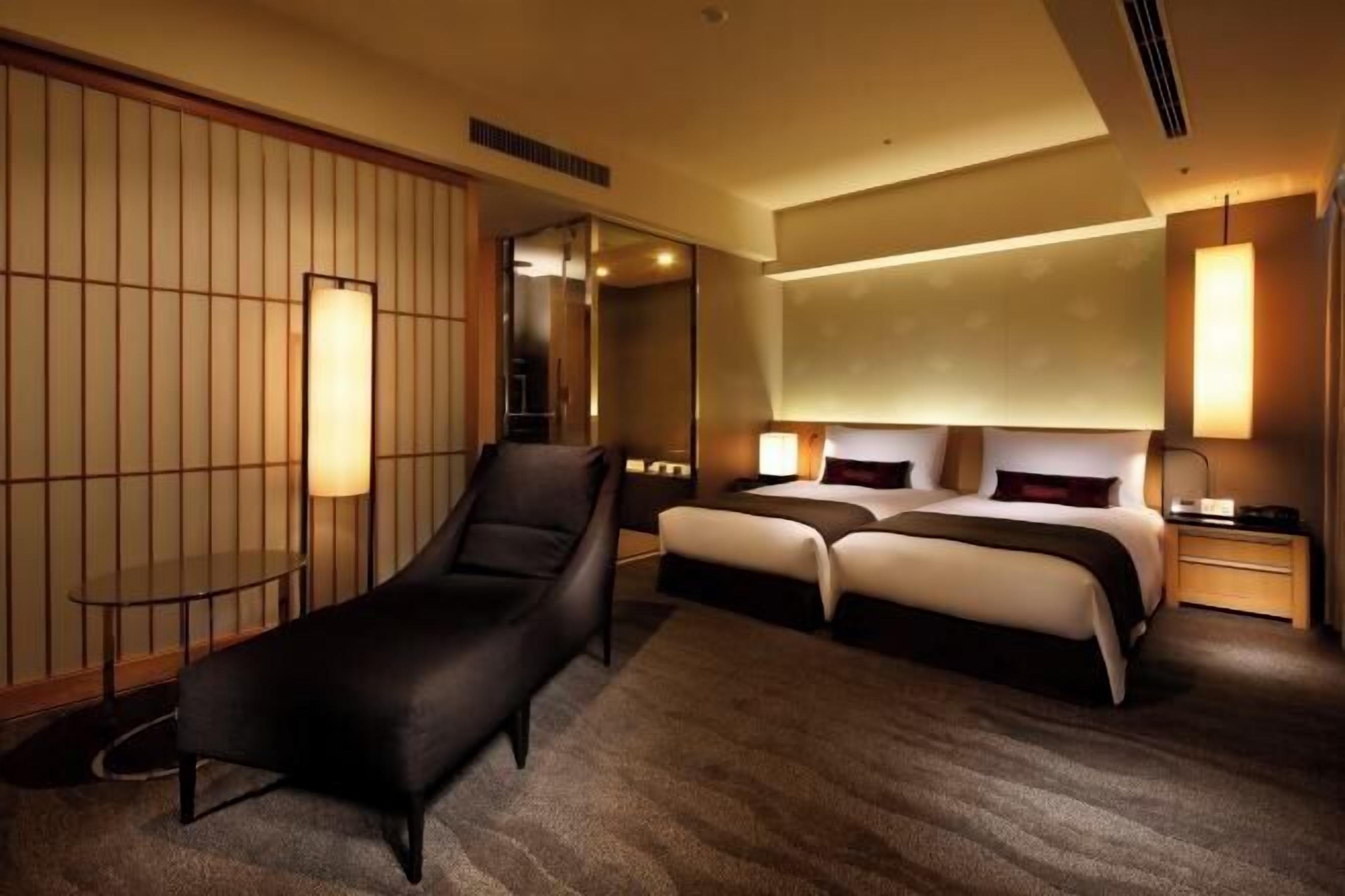 1 bedroom, down duvets, minibar, in-room safe