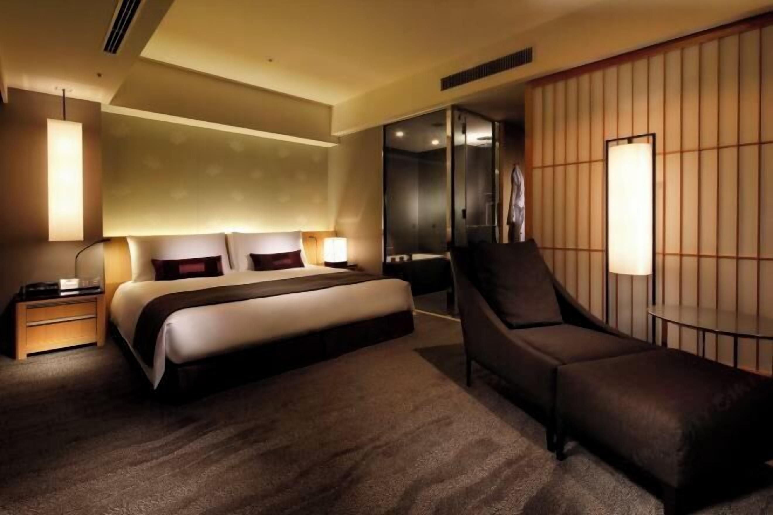 1 bedroom, down duvets, minibar, in-room safe