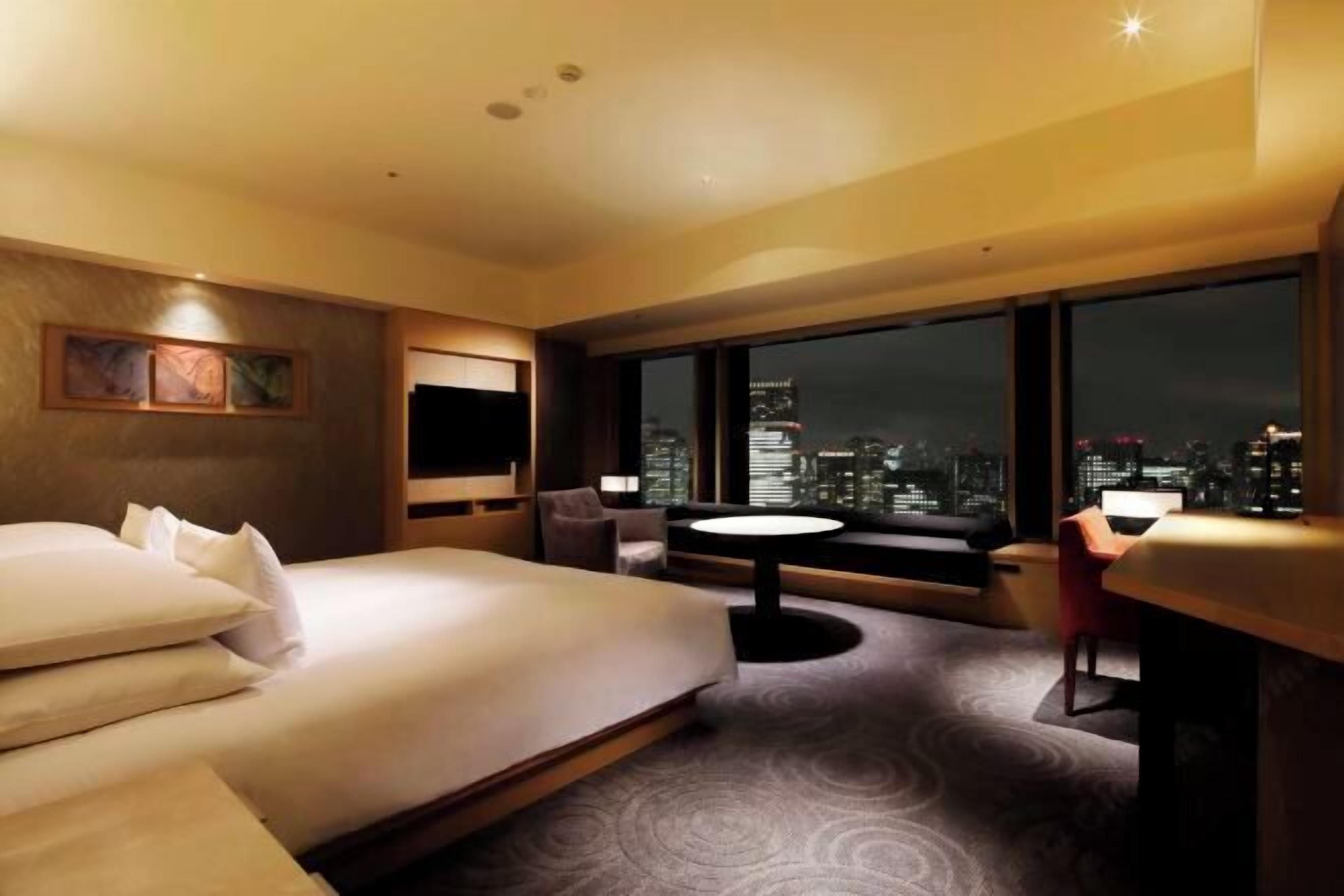 1 bedroom, down duvets, minibar, in-room safe