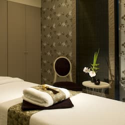 Couples treatment rooms, sauna, hot tub, body treatments