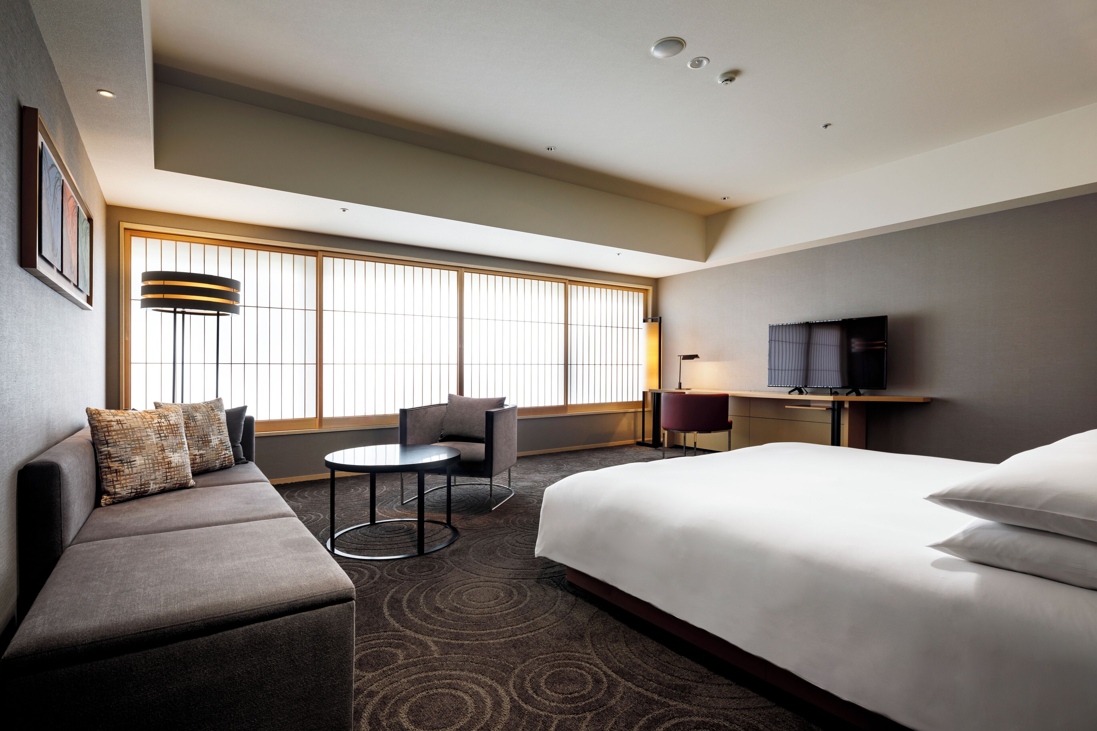 Premier King, Non Smoking | 1 bedroom, down comforters, minibar, in-room safe