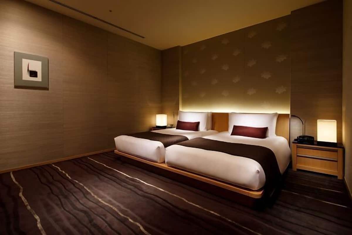1 bedroom, down duvets, minibar, in-room safe
