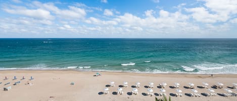 Uitzicht op strand/zee