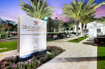 Hotel exterior and entrance at Beachcomber Resort & Club