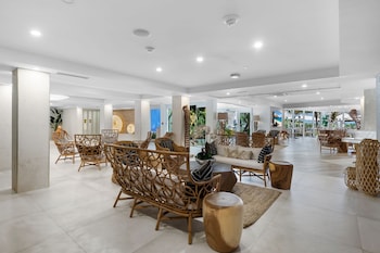 Sitting area in hotel lobby at Beachcomber Resort & Club