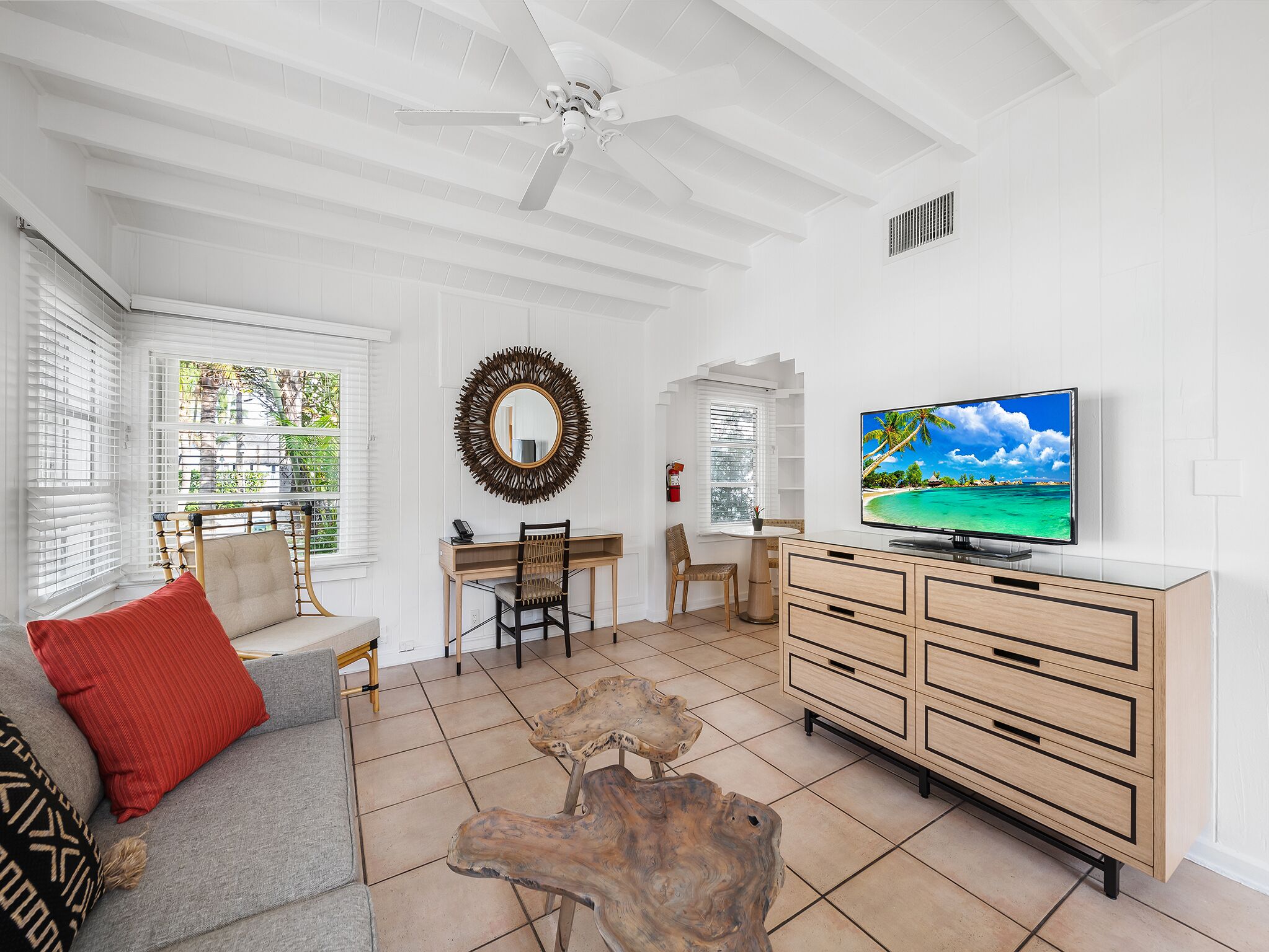 villa, 1 bedroom | living area | 40-inch flat-screen tv with cable channels, tv