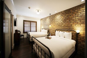 Egyptian cotton sheets, premium bedding, down duvets, in-room safe - Cavalier Hotel South Beach (Miami Beach)