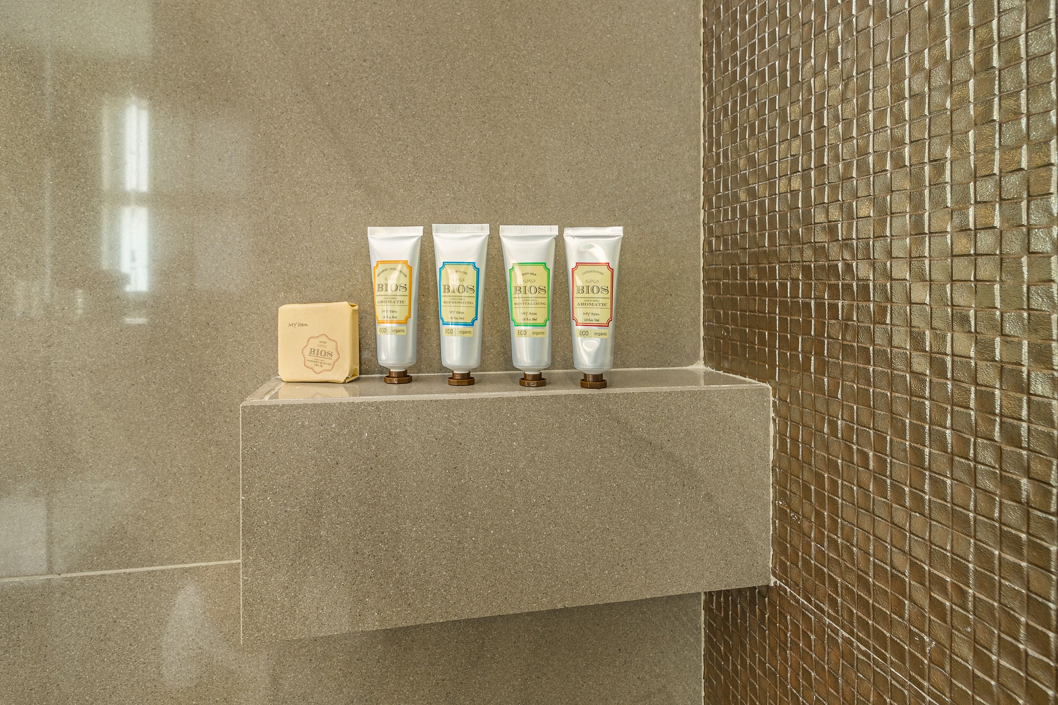 shower, rainfall showerhead, free toiletries, hair dryer