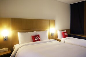 Standard Room, 1 Double Bed with Sofa bed (1 place) | In-room safe, desk, blackout drapes, soundproofing - ibis Bordeaux Lac (Bordeaux)