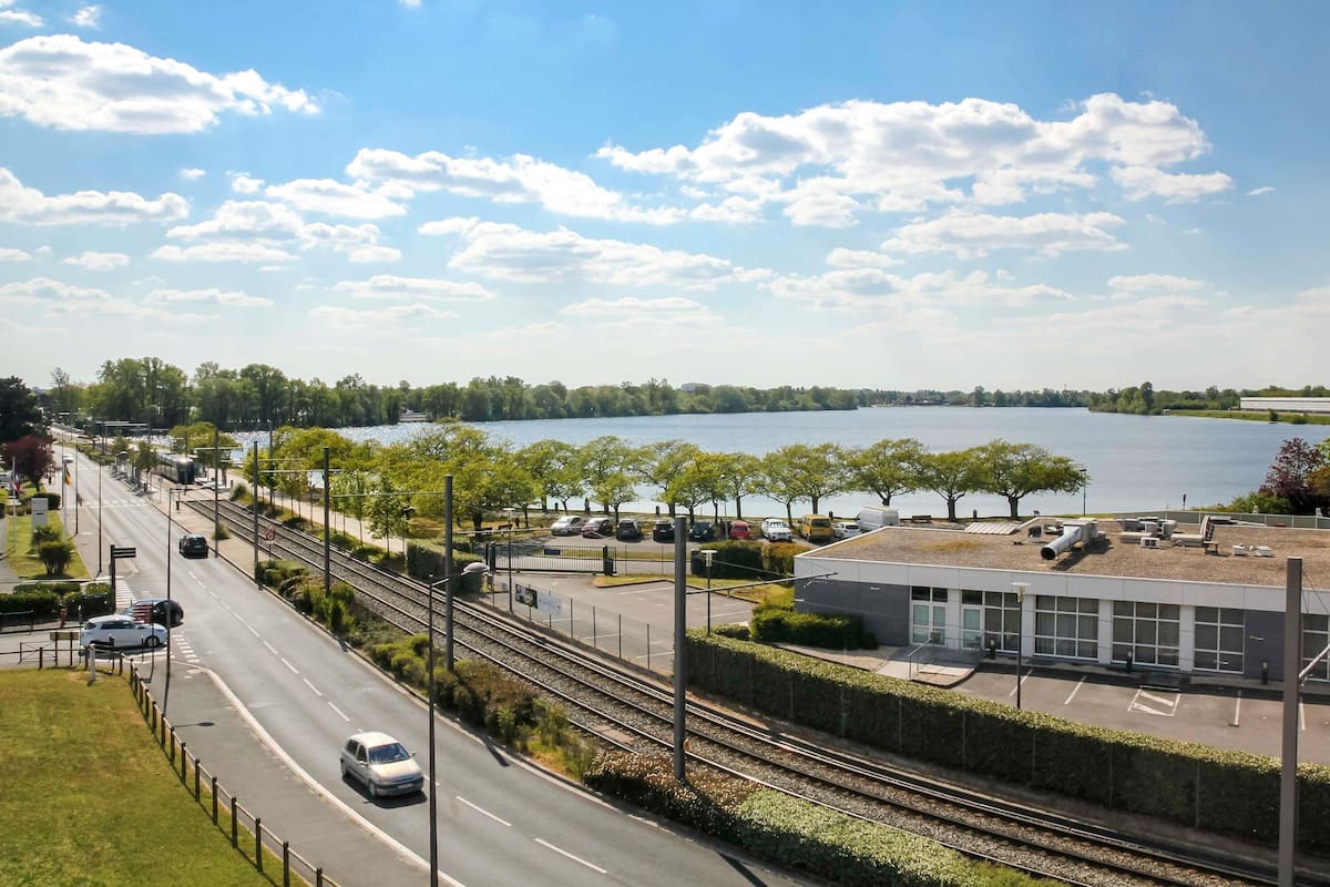 In-room safe, desk, blackout drapes, soundproofing