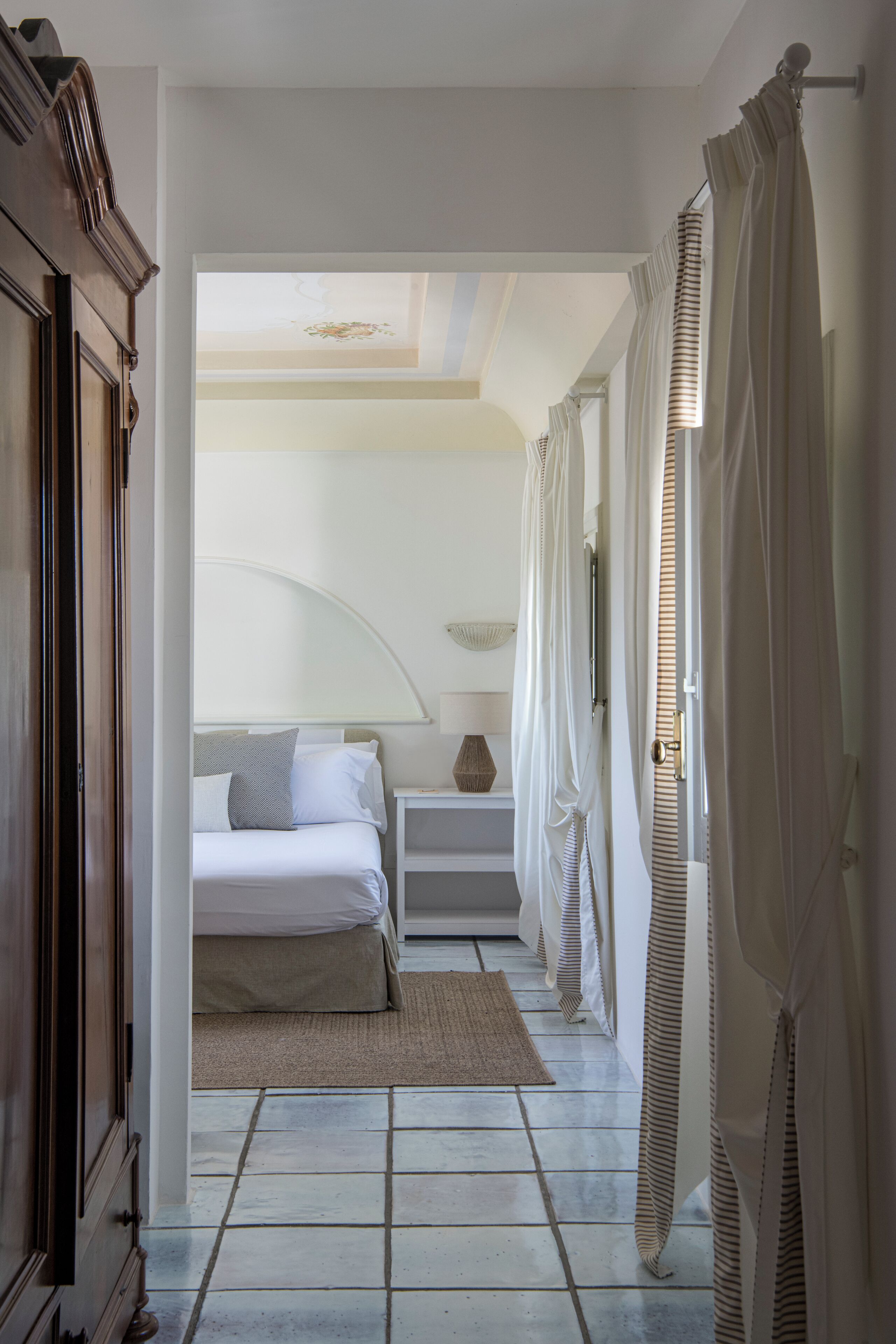 주니어 스위트 | 미니바, 객실 내 금고, 각각 다른 스타일의 인테리어, 각각 다르게 가구 비치