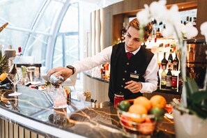 Bar (on property) - Schloss Mönchstein Hotel (Salzburg)