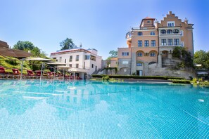 Outdoor pool, pool umbrellas, sun loungers