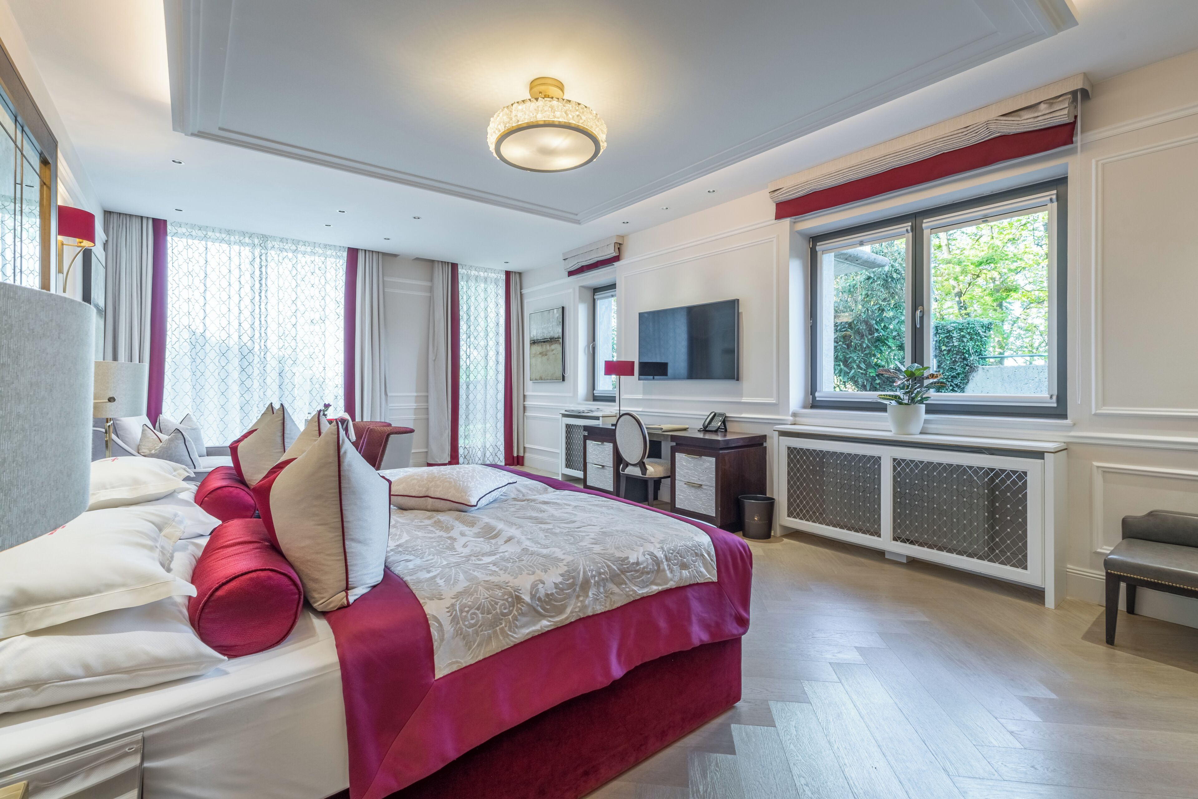 Suite Premium, 1 cama de matrimonio grande, patio, vistas al parque | Ropa de cama de alta calidad, minibar, caja fuerte