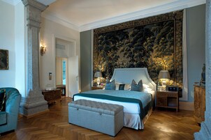 Design Süit, 1 En Büyük (King) Boy Yatak, Park Manzaralı, Köşe | Kaliteli yatak takımı, minibar, odada kasa, ayrı ayrı dekore edilmiş