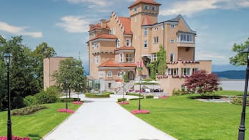 المنشأة من الخارج