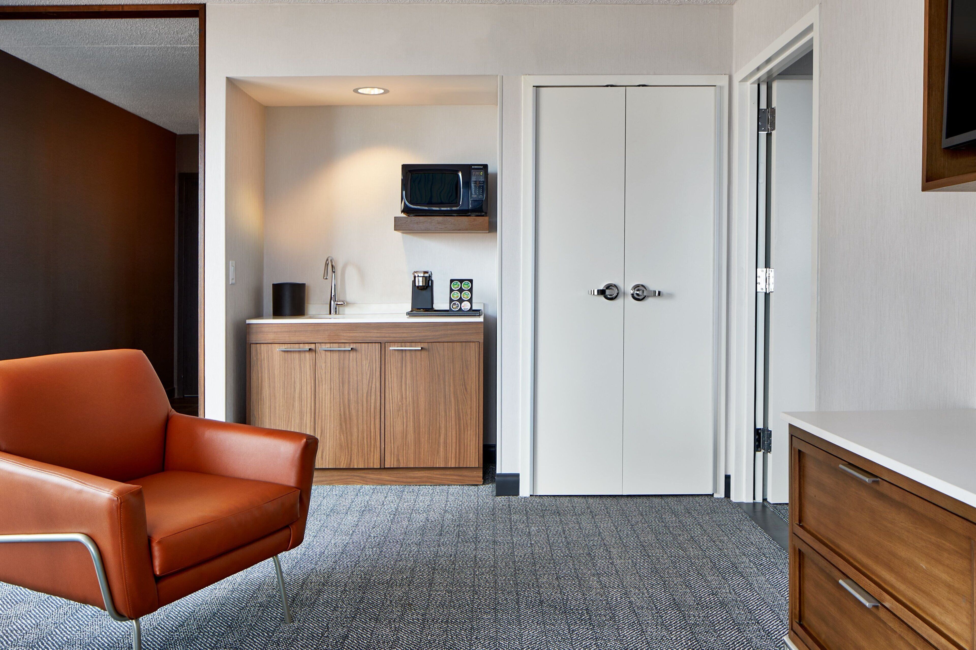 37-inch smart tv with cable channels, tv, netflix