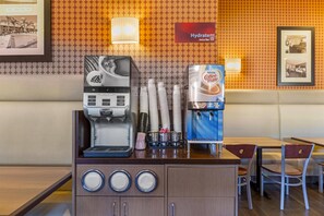 朝食 (テイクアウト)、毎日提供 (無料)