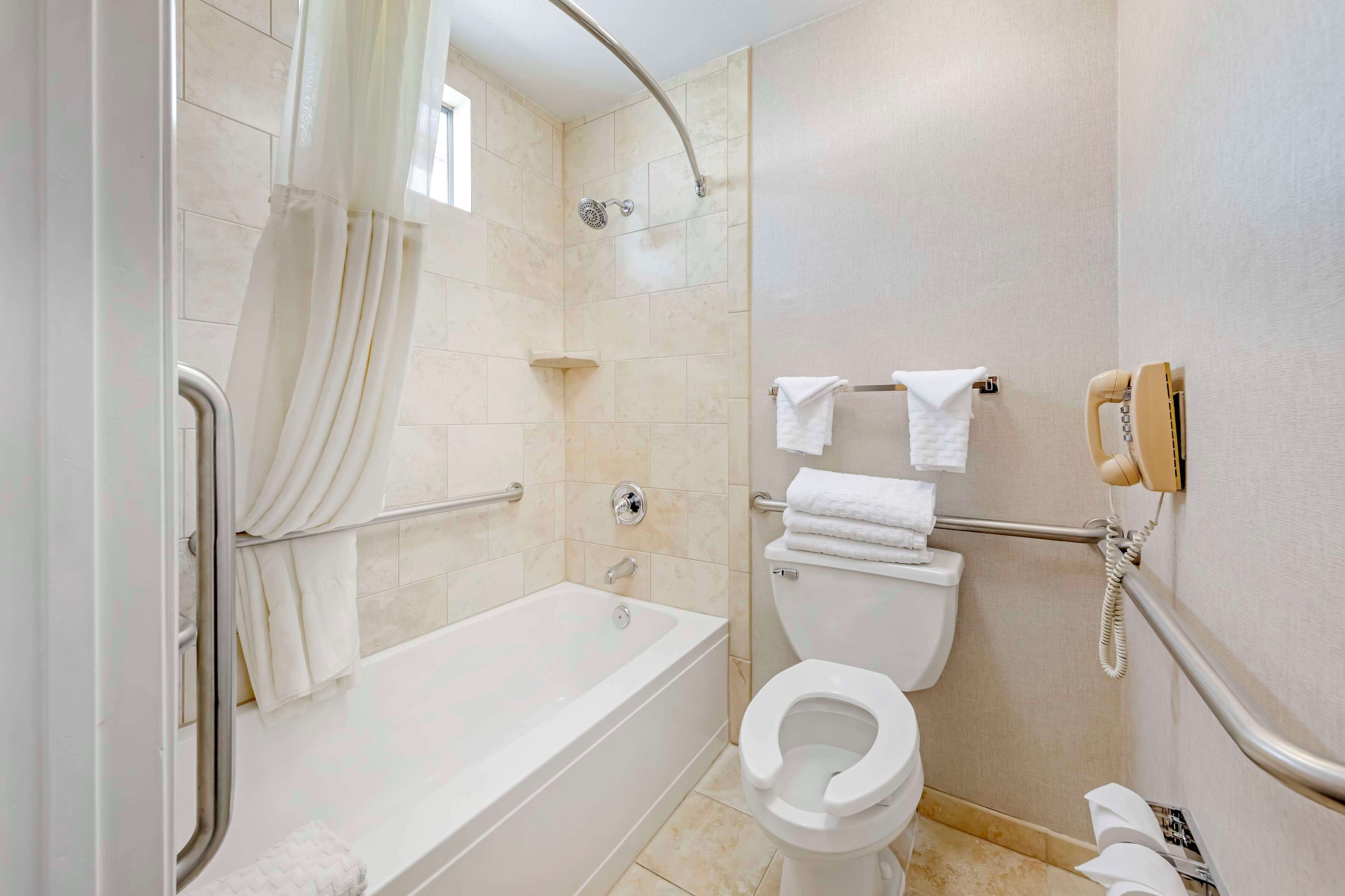 combined shower/bathtub, eco-friendly toiletries, hair dryer, towels