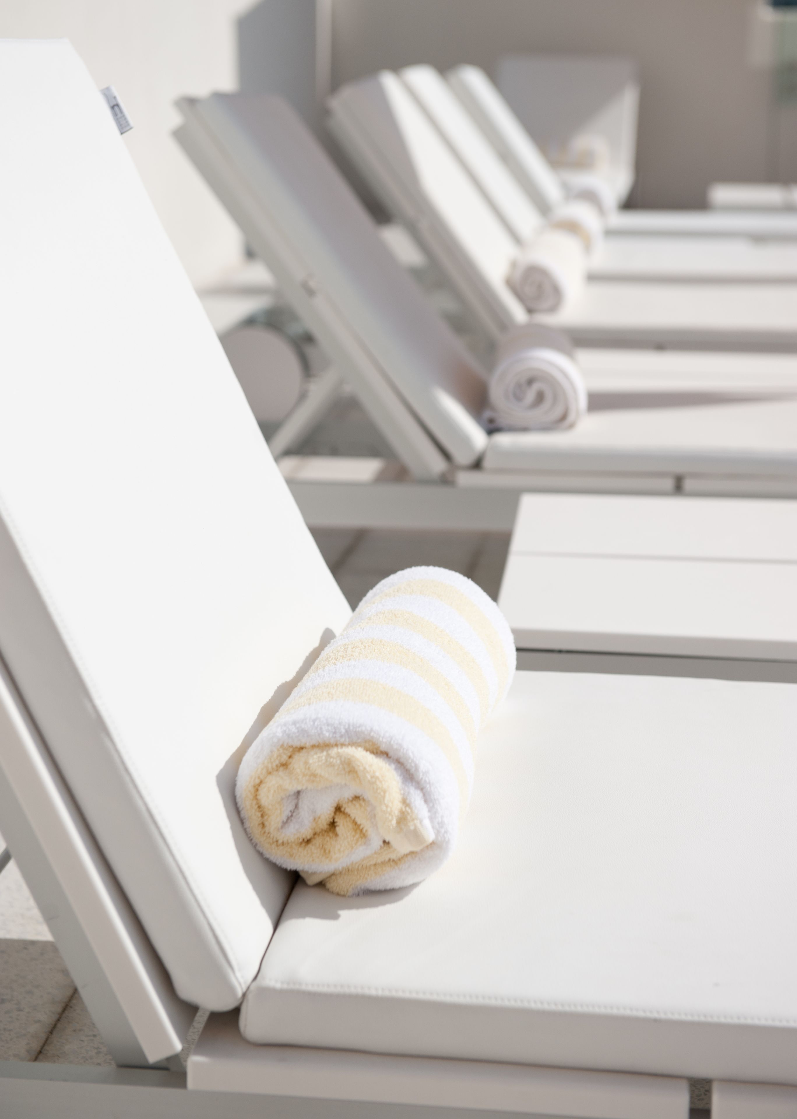 outdoor pool, open 8:00 am to 7:00 pm, free pool cabanas, pool umbrellas