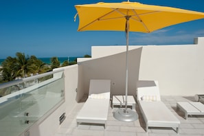 Sun deck - Leslie Hotel Ocean Drive (Miami Beach)