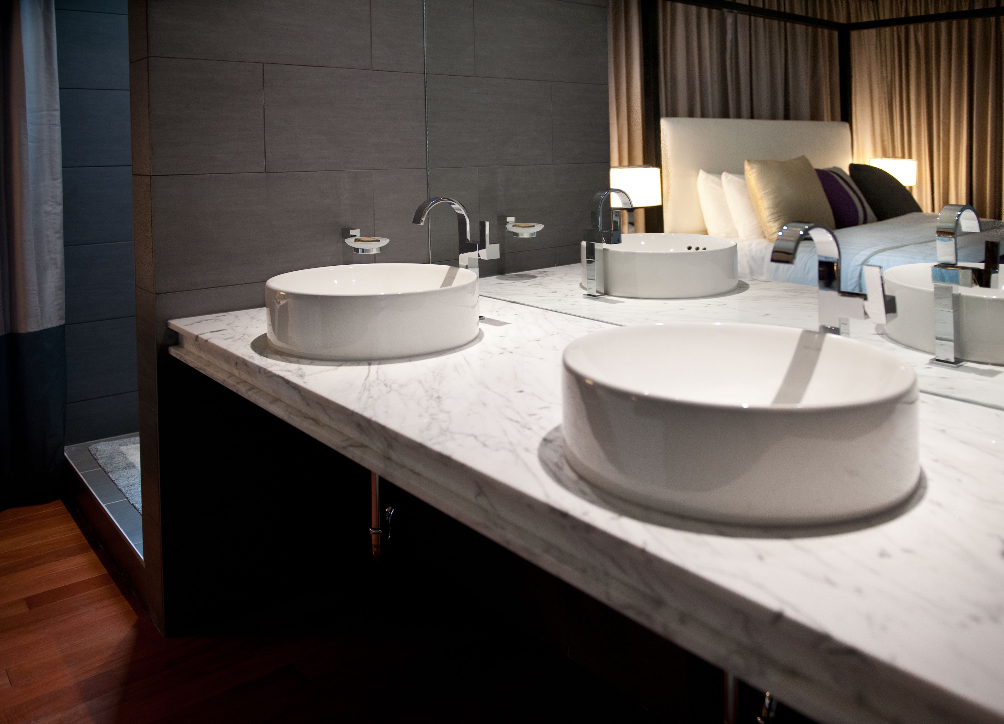 leslie ocean suite  | bathroom | combined shower/bathtub, free toiletries, hair dryer, bathrobes