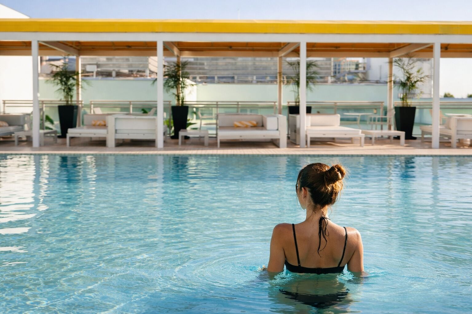 Piscine extérieure, cabanons gratuits, parasols de plage