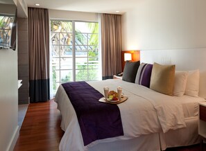 Leslie King  | Allergitestet sengetøy, minibar, safe p å rommet og skrivebord