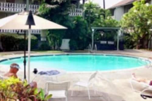 Outdoor pool, pool loungers