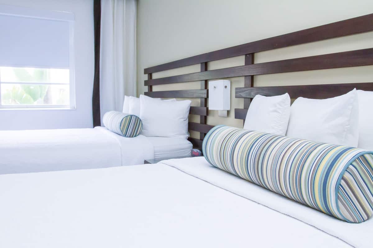 2 letti matrimoniali (Standard Double Room, 2 Double Beds) | Biancheria da letto di alta qualità, una cassaforte in camera
