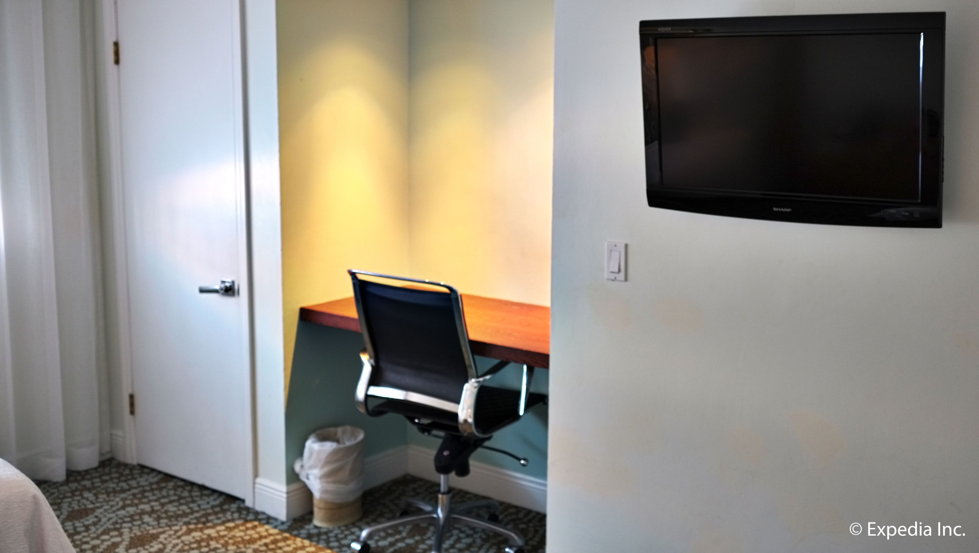 Photo - Dorchester Hotel & Suites