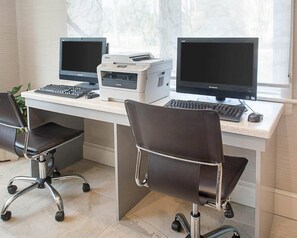A workspace with two monitors, a printer, two keyboards, and two office chairs. - Comfort Inn Williamsburg Gateway (Williamsburg)