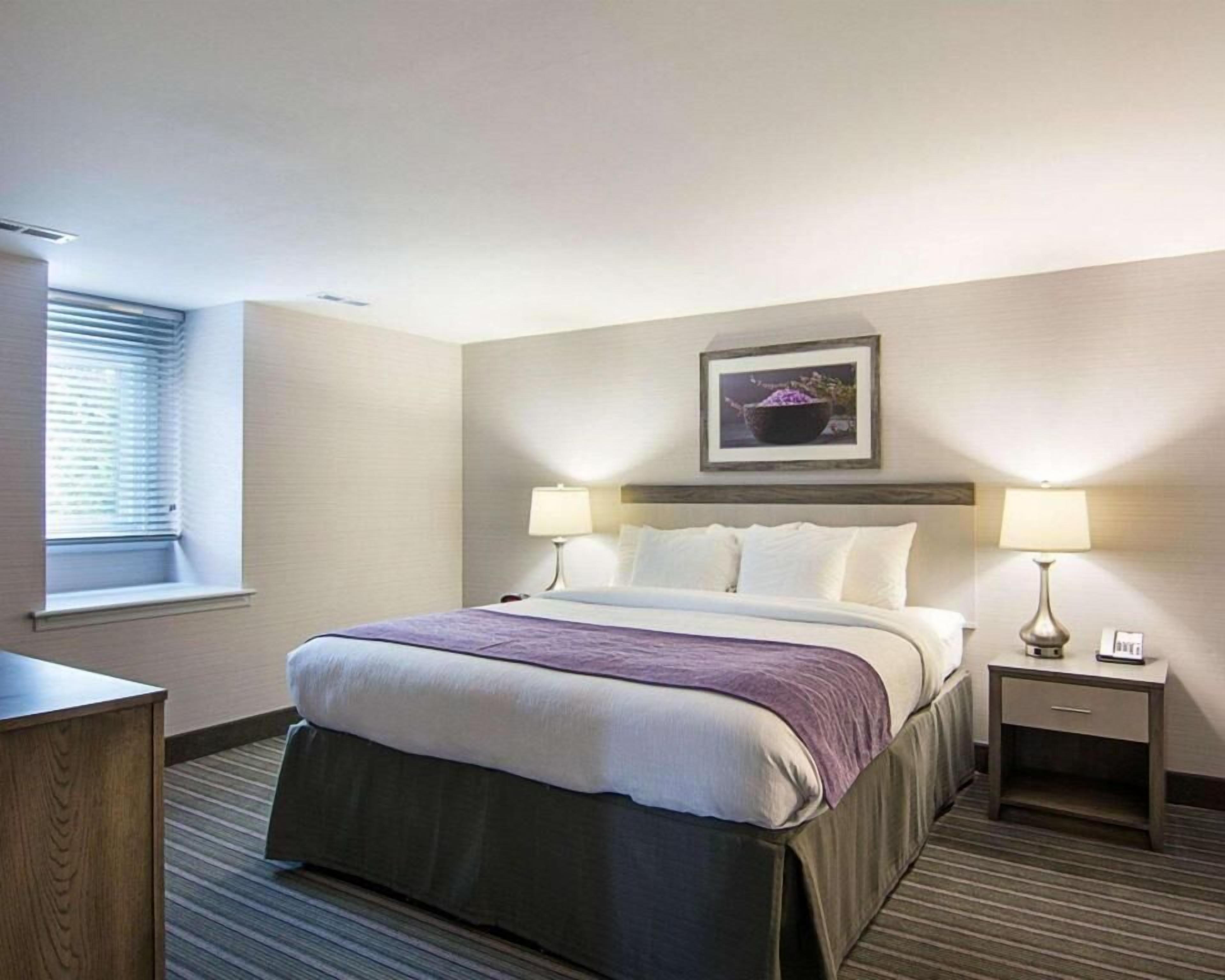 Premium bedding, pillowtop beds, in-room safe, desk