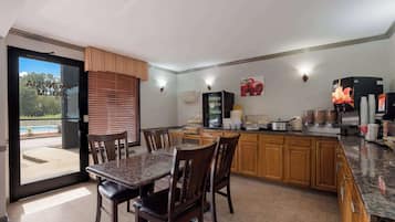 Free daily continental breakfast