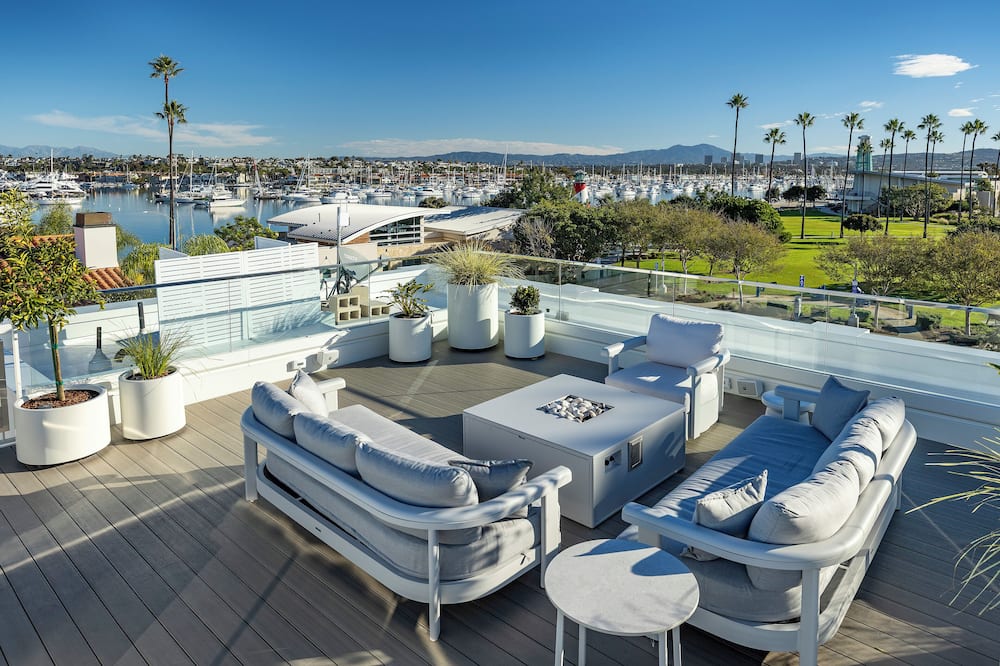 Bay Shores Peninsula Hotel