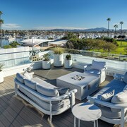 Bay Shores Peninsula Hotel