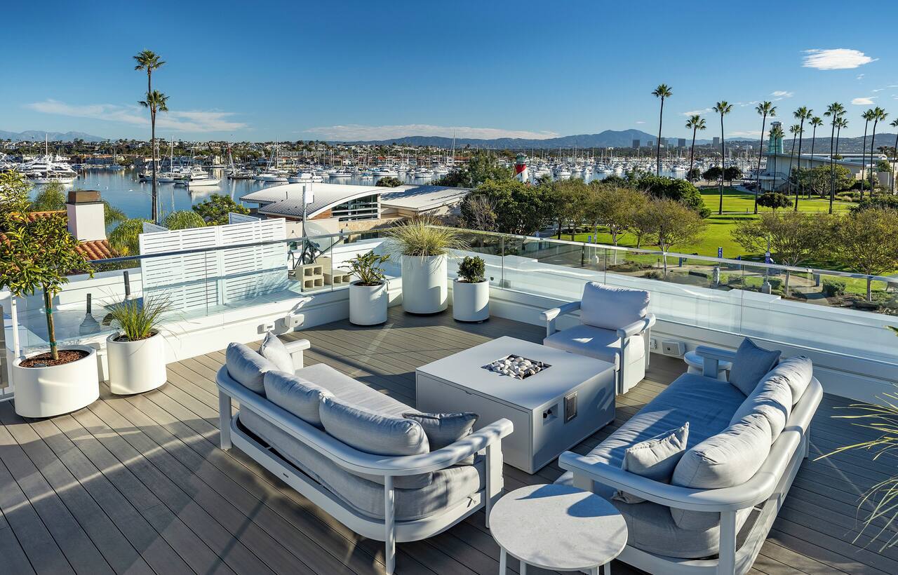 Bay Shores Peninsula Hotel