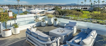 Bay Shores Peninsula Hotel