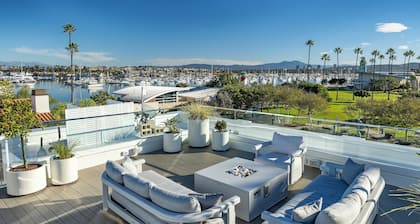 Bay Shores Peninsula Hotel