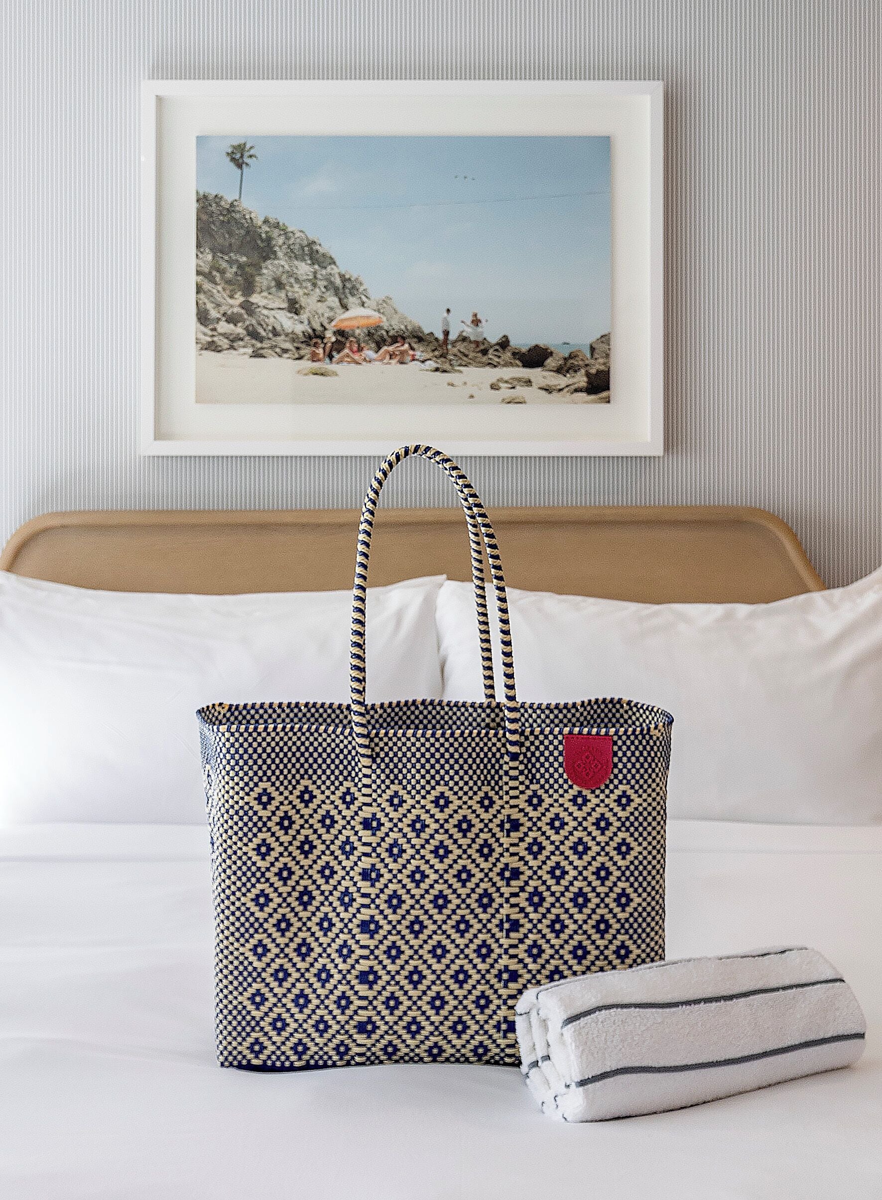 Sengetøy av topp kvalitet, senger med overmadrass og safe på rommet