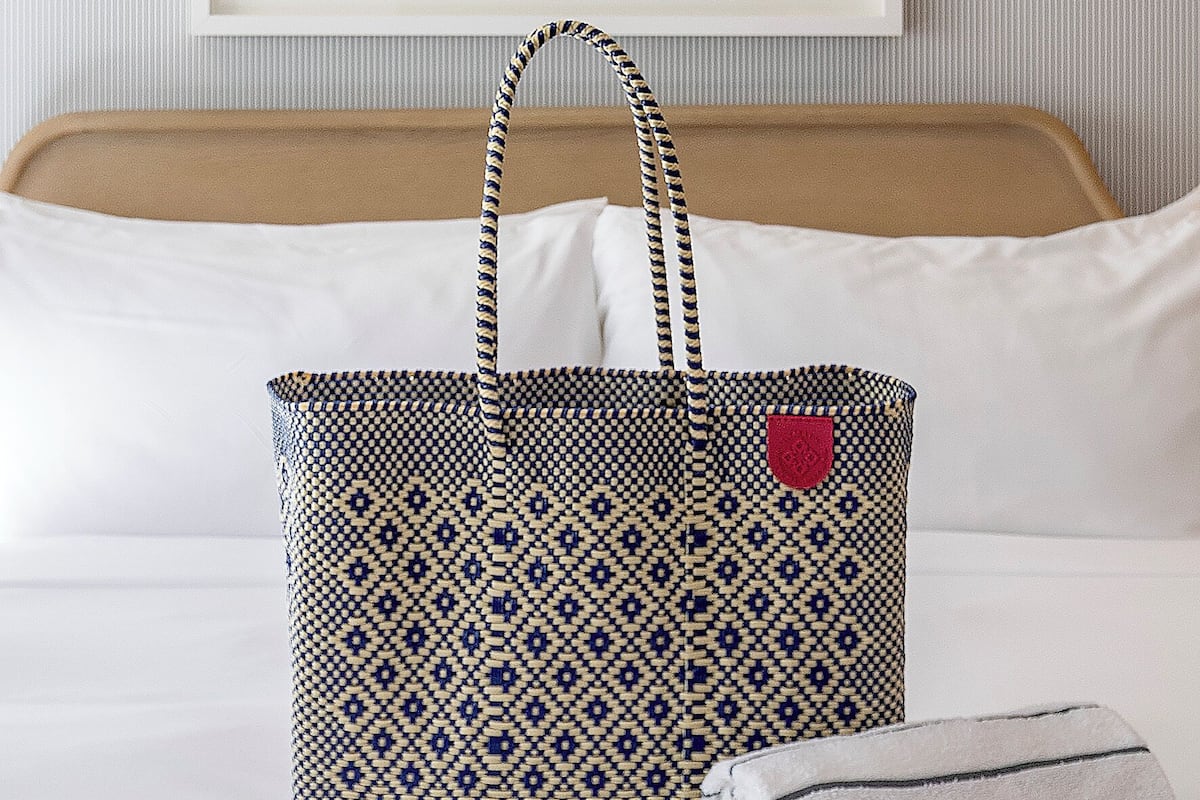 Sengetøy av topp kvalitet, senger med overmadrass og safe på rommet