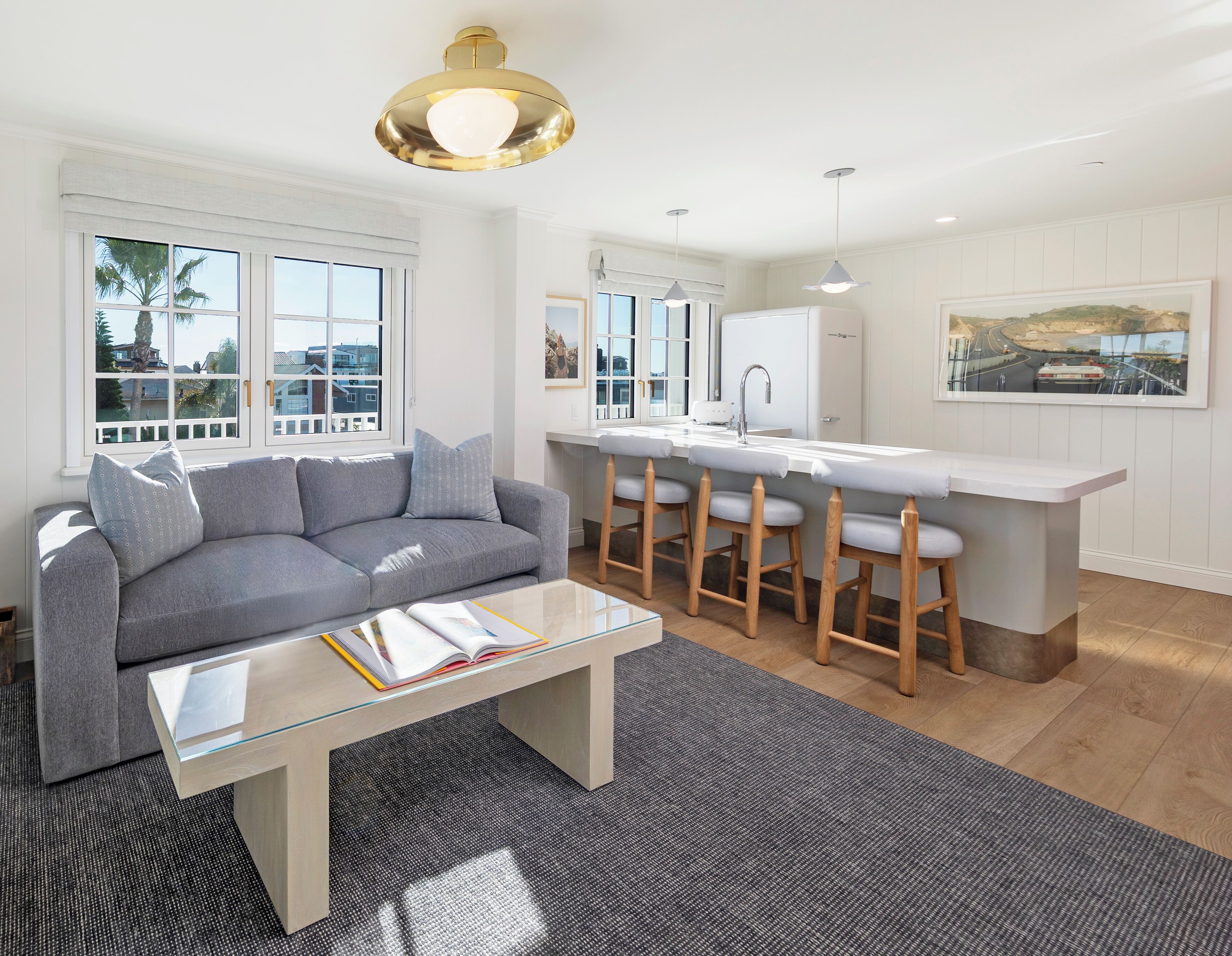 Suite, 1 kingsize-seng med sovesofa | Oppholdsområde | En 55-tommers Flatskjerm-TV med kabel-kanaler