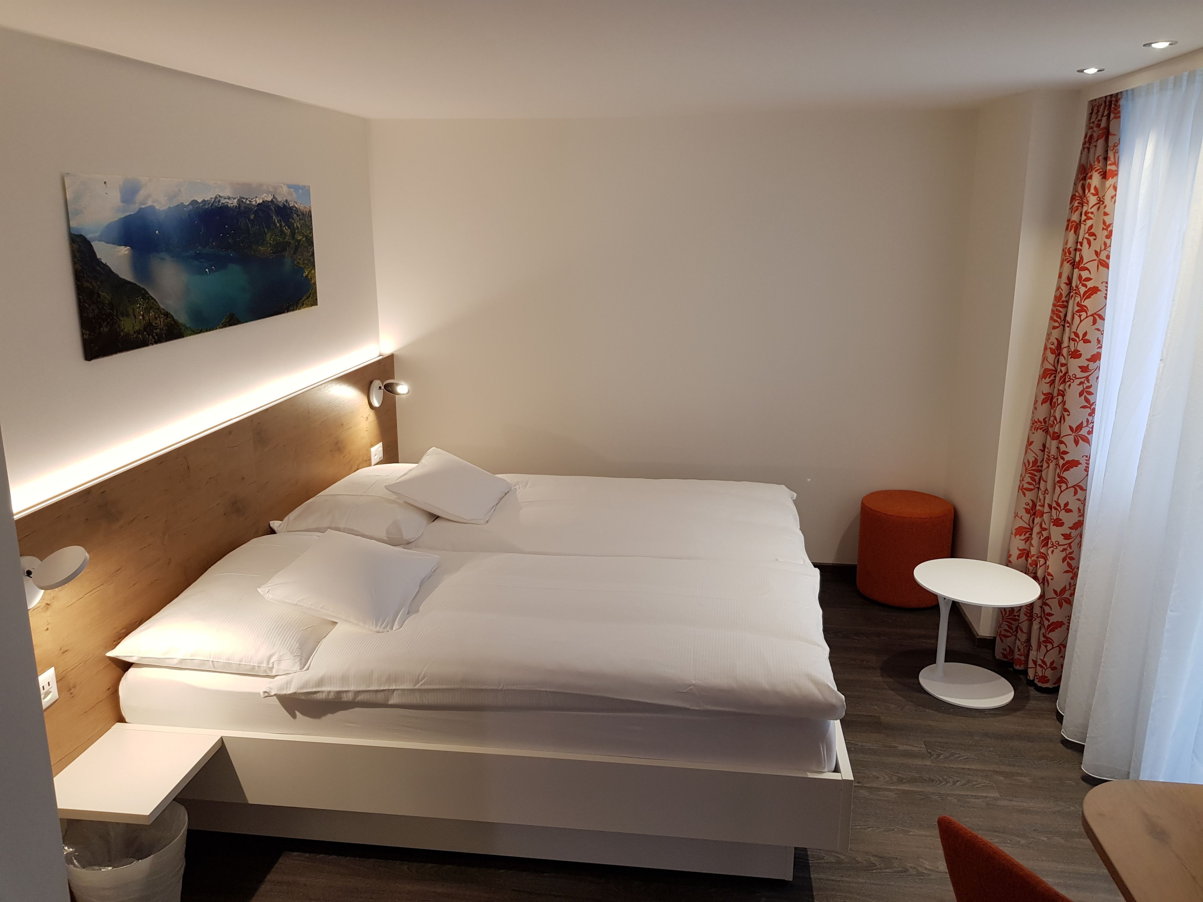 standard twin room, 2 single beds | hypo-allergenic bedding, in-room safe, desk, laptop workspace