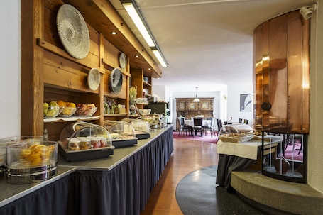 Petit déjeuner buffet compris tous les jours. Hotel Bernerhof