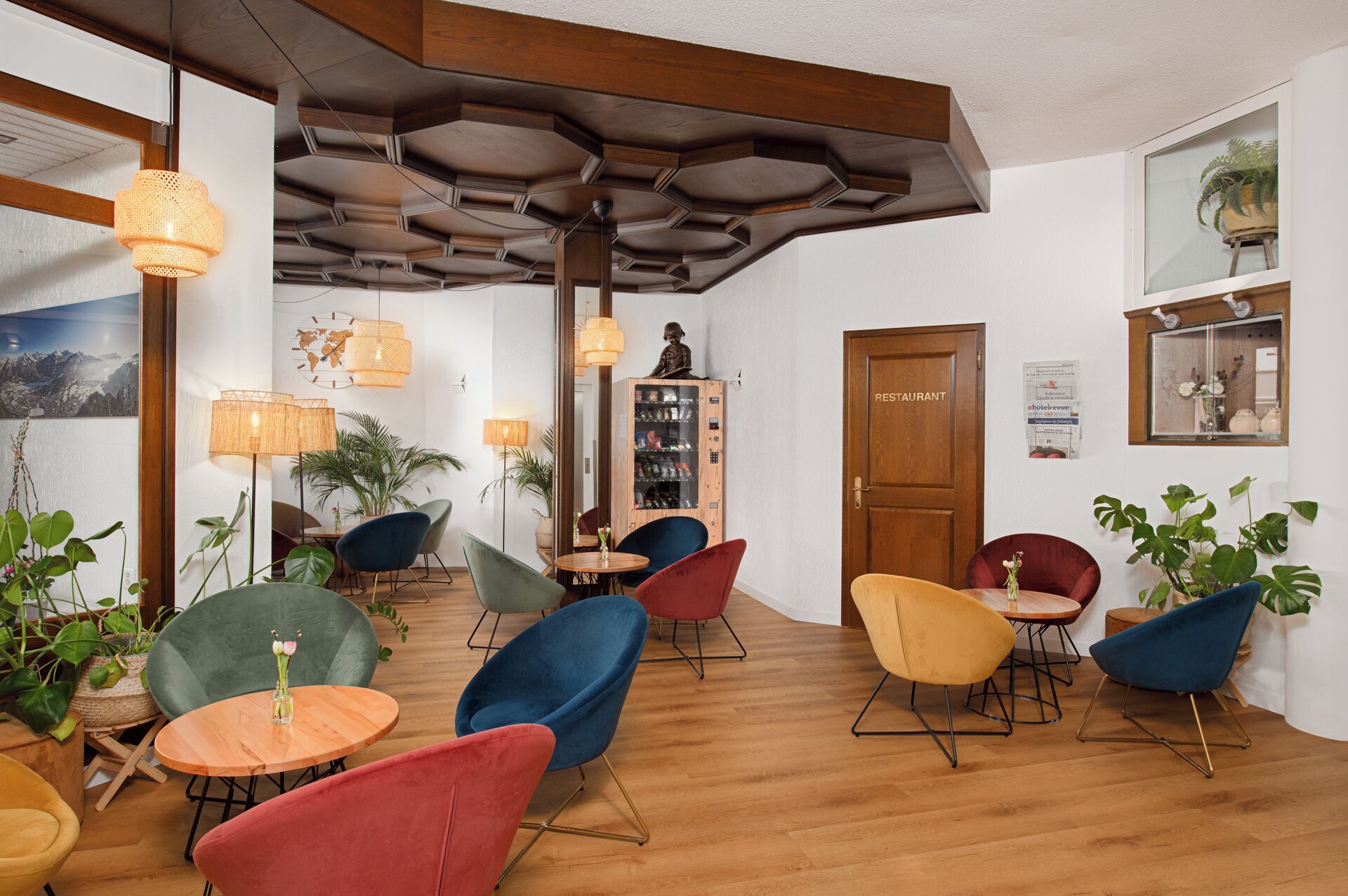 Lobby-lounge