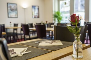 Free daily buffet breakfast  - Hotel Bernerhof (Interlaken)